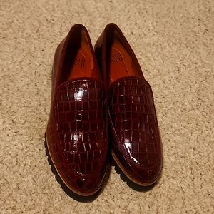 Donald Pliner : Size- 7.5  Color - Cherry